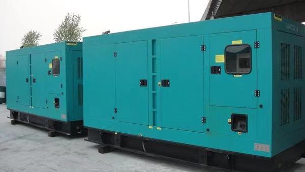 新晃康明斯400kw大型柴油二手发电机组